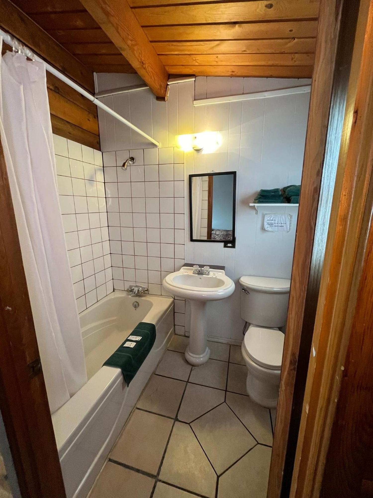 Raccoon Lodge Motel Sylvan Lake Εξωτερικό φωτογραφία